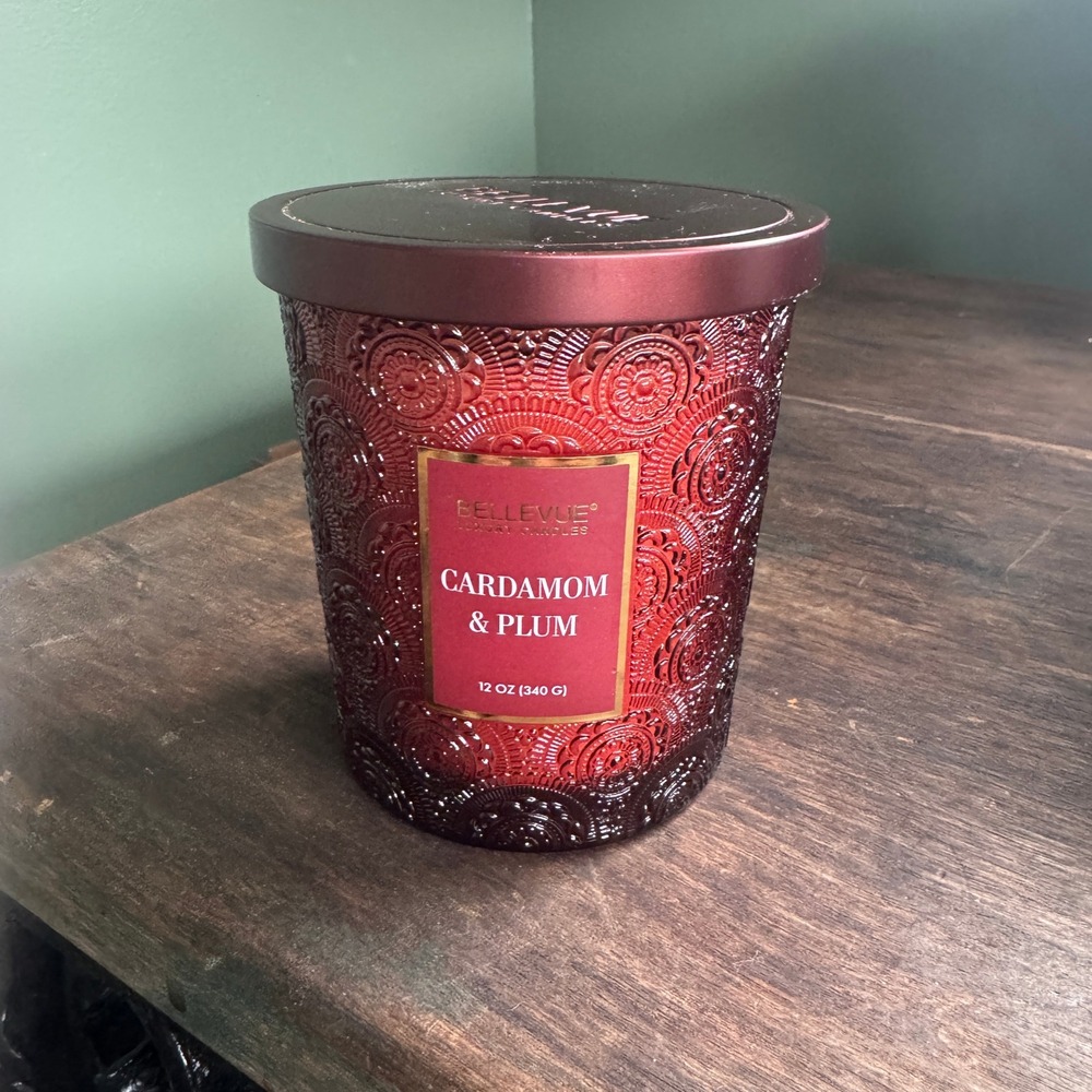 Bellevue Luxury‎ Candles Cardamom & Plum 12 oz Embossed Red Glass Jar Candle Lid